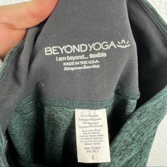 BEYOND YOGA High Rise Space Dye Capri Leggings, Elastic Cuff Detail, Green, S - Picture 7 of 7